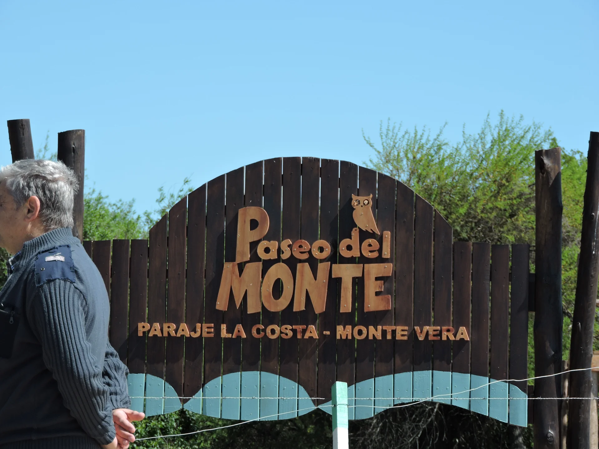 Cartel del Paseo del Monte, Paraje La Costa